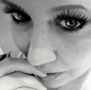 Meet your Posher, Becca